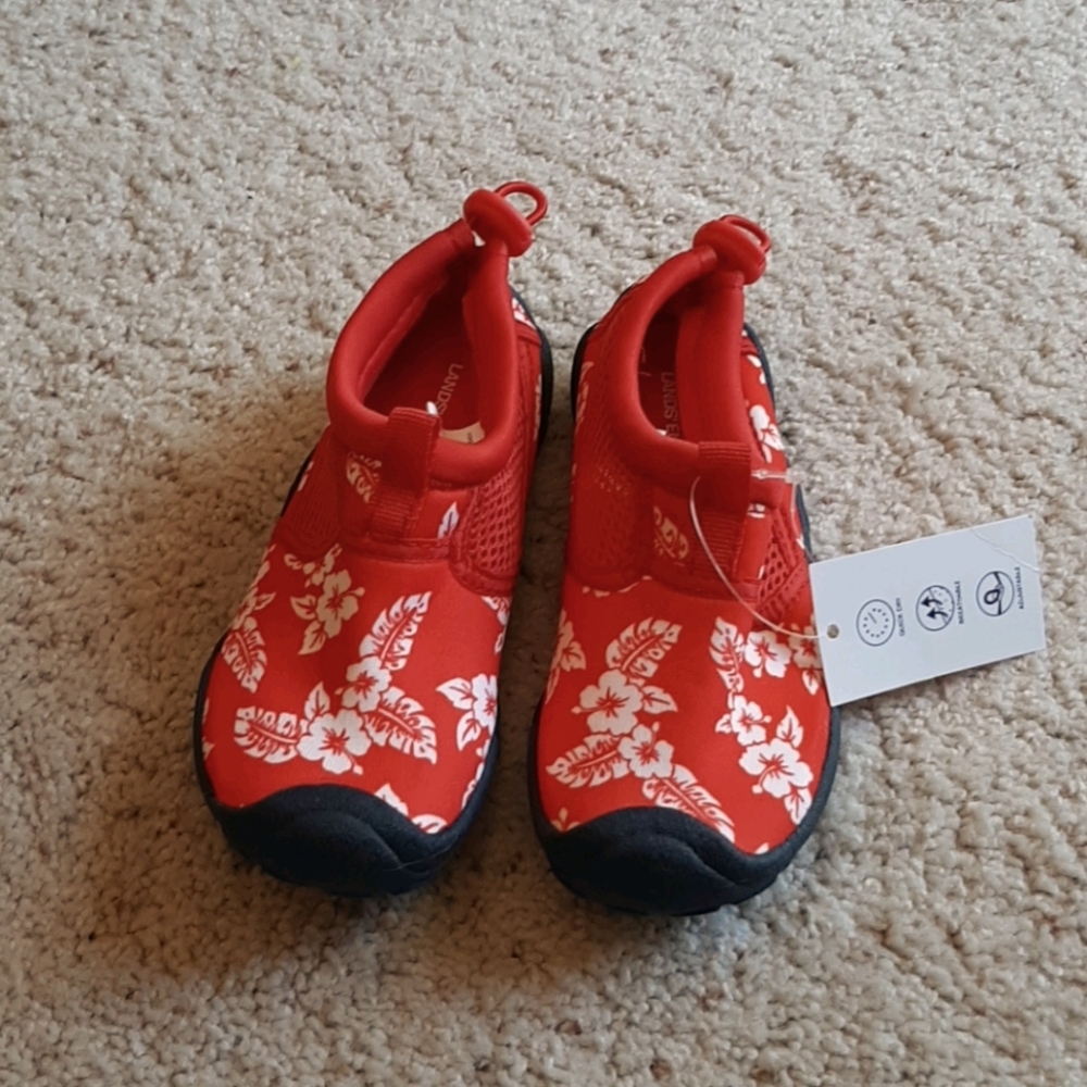 Lands End water shoes NWT